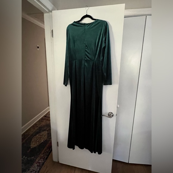 Long sleeve formal maternity gown - Picture 5 of 6